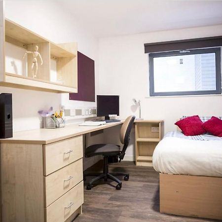 Small Double Ensuite Room Next To The City Centre Лидс Экстерьер фото