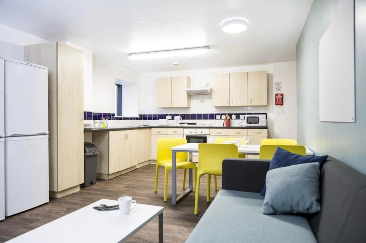 Small Double Ensuite Room Next To The City Centre Лидс Экстерьер фото