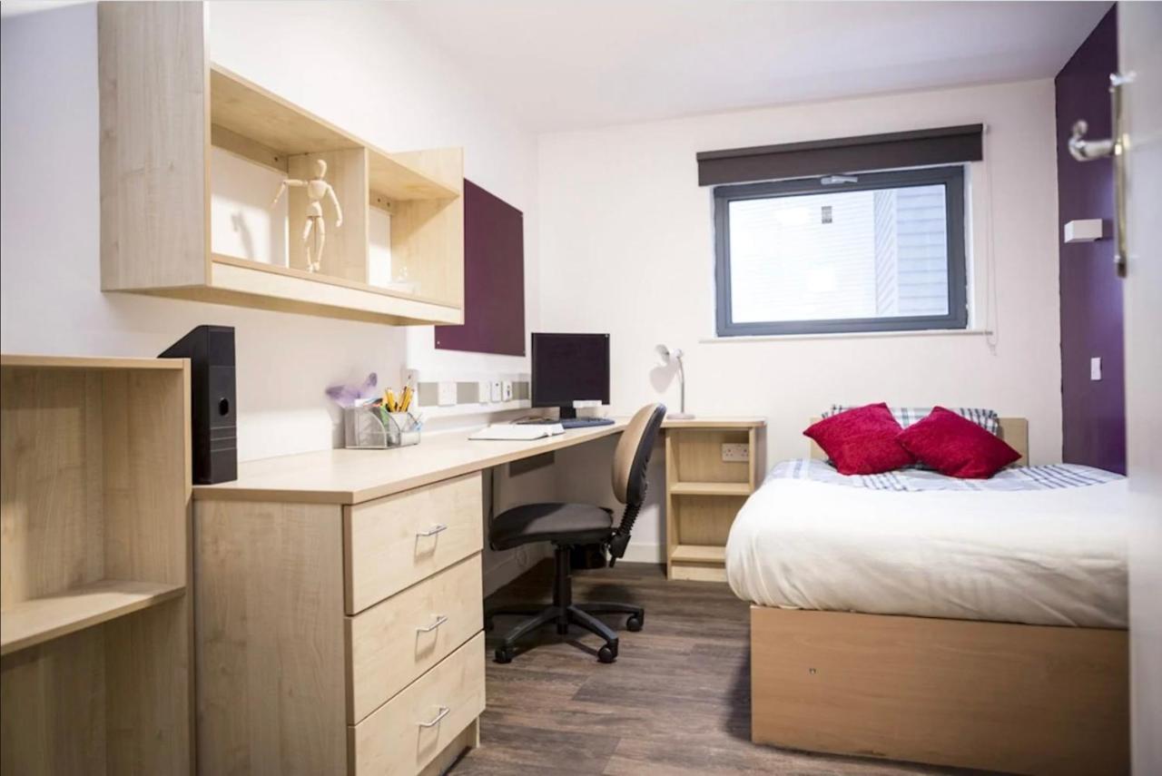Small Double Ensuite Room Next To The City Centre Лидс Экстерьер фото