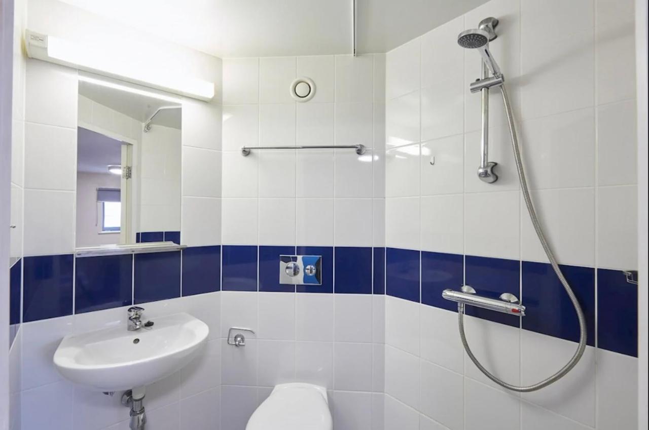 Small Double Ensuite Room Next To The City Centre Лидс Экстерьер фото